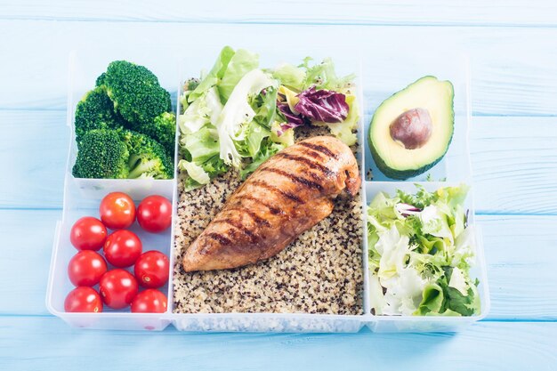 A balanced meal prep container showing a good portion of lean protein, complex carbohydrates, and healthy fats, suitable for muscle growth.